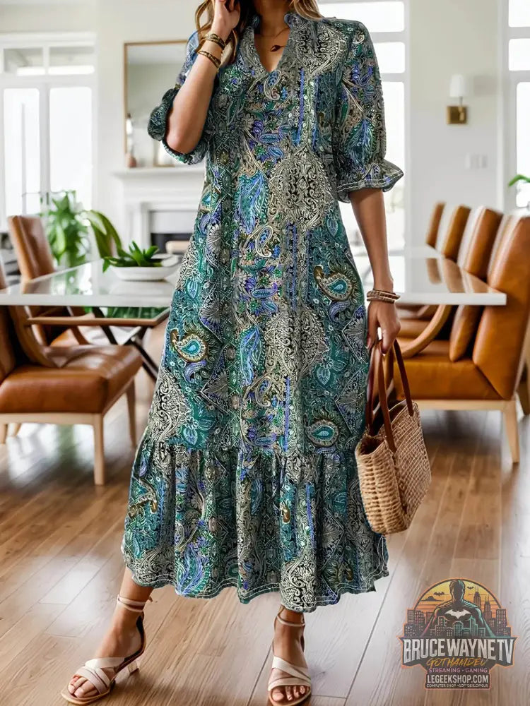 Robe Midi Plus Size en Imprimé Paisley Boho avec Volants, stylée avec un sac en osier et des sandales