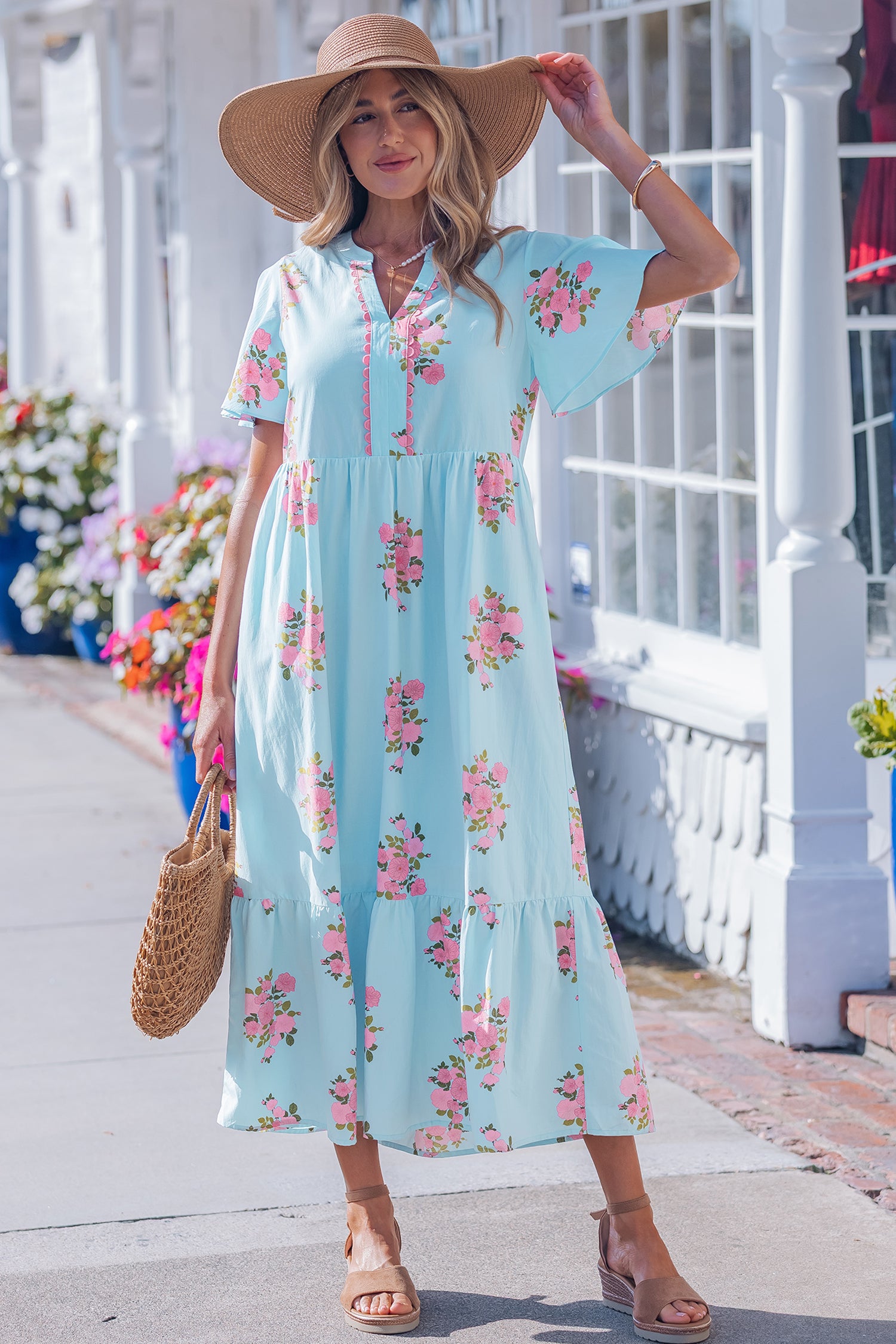 Robe longue à imprimé floral à manches courtes et col cranté bleu ciel