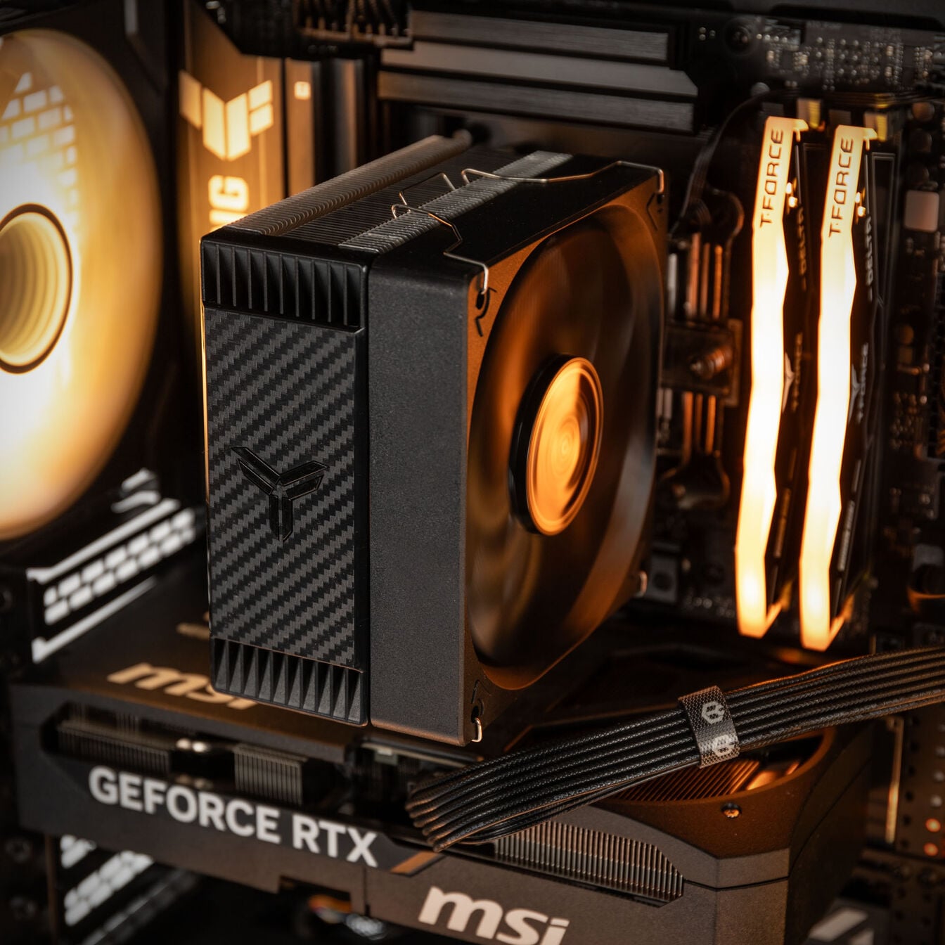 KingForge Gaming-PC Gold, AMD Ryzen 5 7500X3D, RTX 5070, Phanteks Eclipse G400A – Fertig-PC avec Windows - King Mod Systems - vue 6