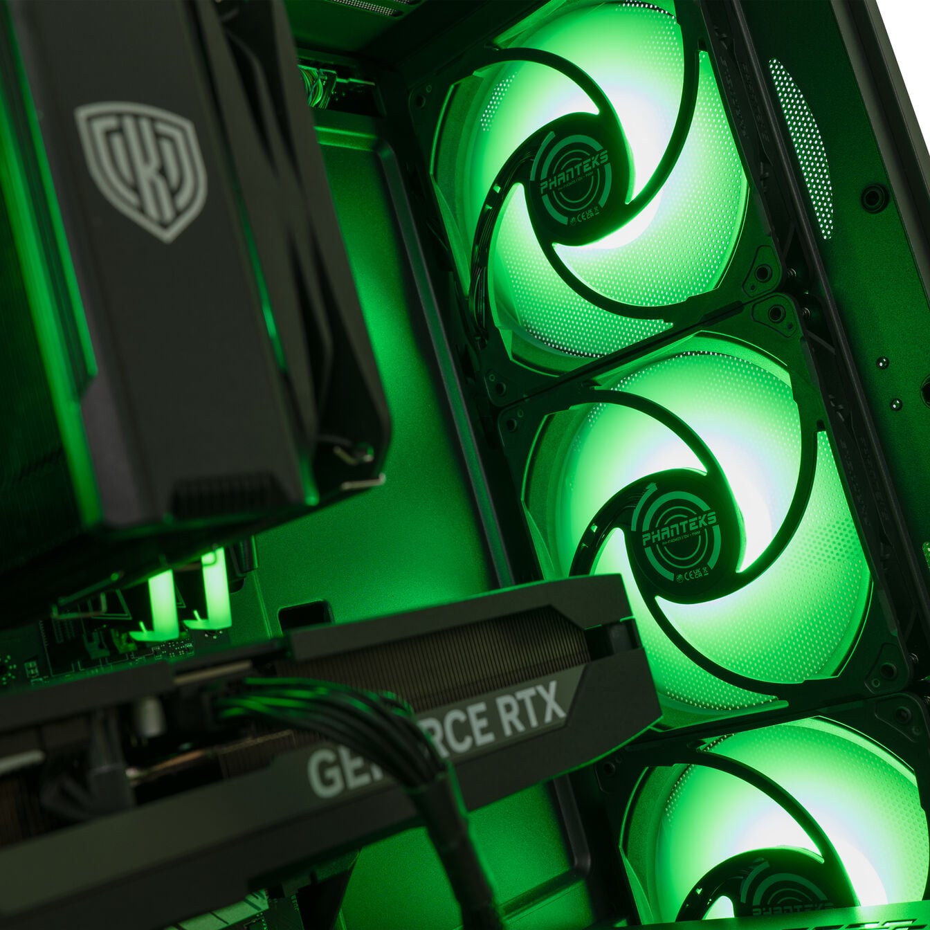 Gaming-PC Mach 5 vert, AMD Ryzen 5 7500X3D, RTX 5070 Ti - King Mod Systems - vue 6