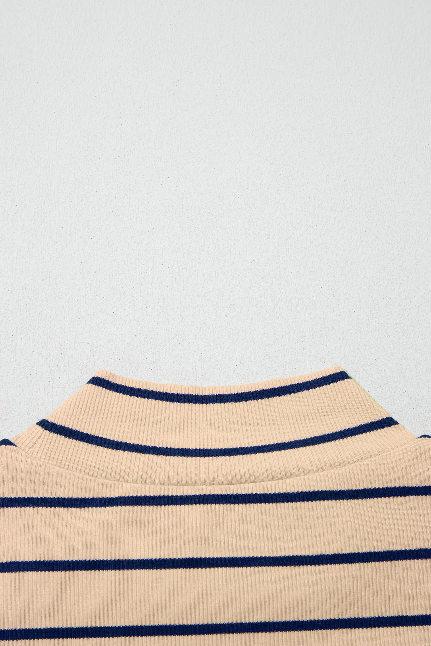 Khaki Stripe Mock Neck — détail Tops/Tops & Tees, vue 8, LeGeekShop