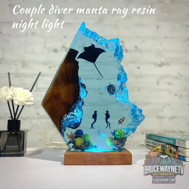 Ornement Résine Époxy Couple Plongeurs & Raie Manta – LED USB Océan 6×4" vs Ornement Lumineux Résine & Bois Astronaute Galaxie – LED USB Interstellaire : quel Ornement Décoratif choisir ?