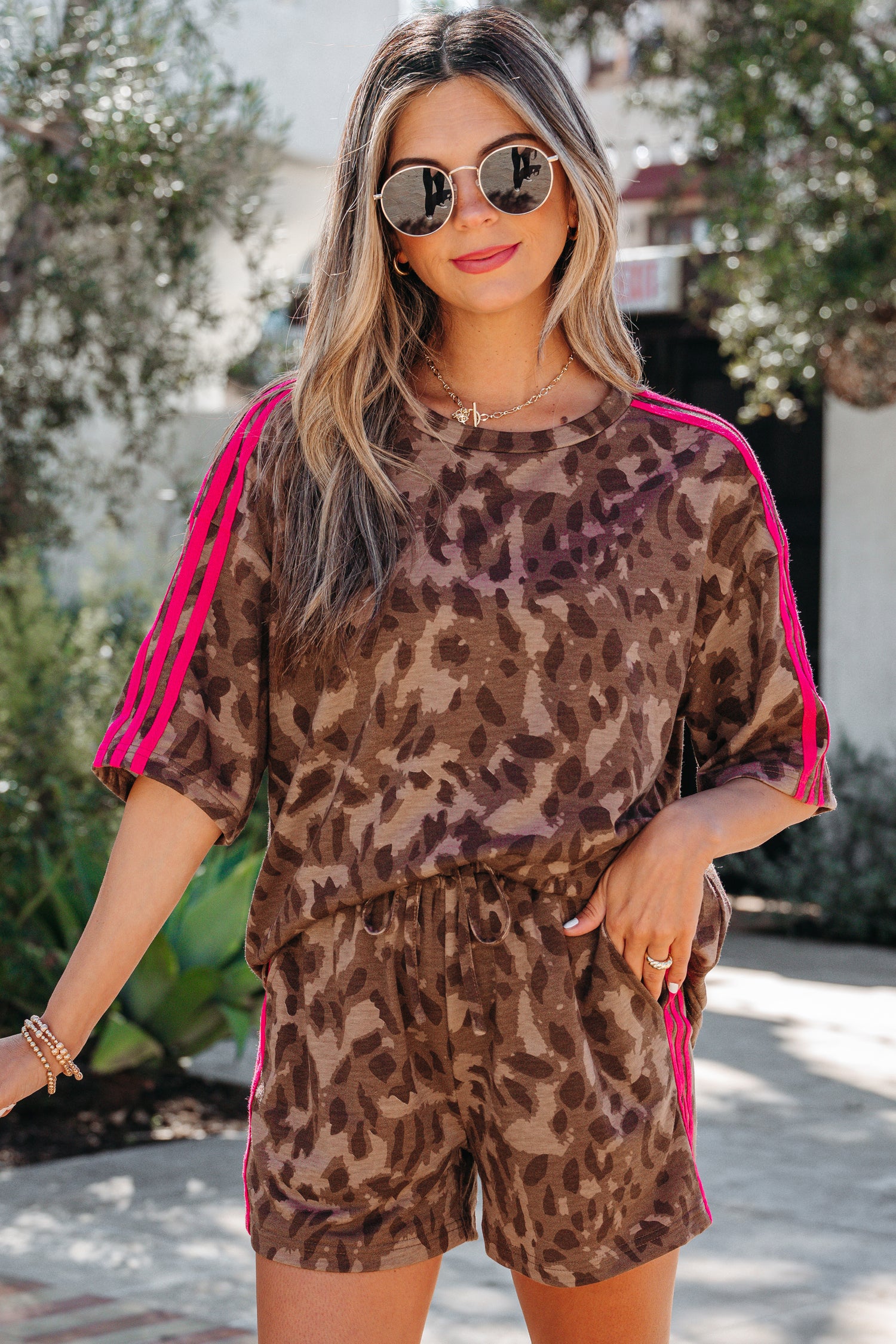 Brown Contrast Striped Accent Leopard Short Set femme