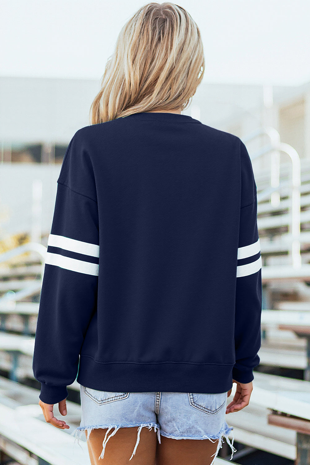 Sweat détails varsity, épaules tombantes, oversized — blanc