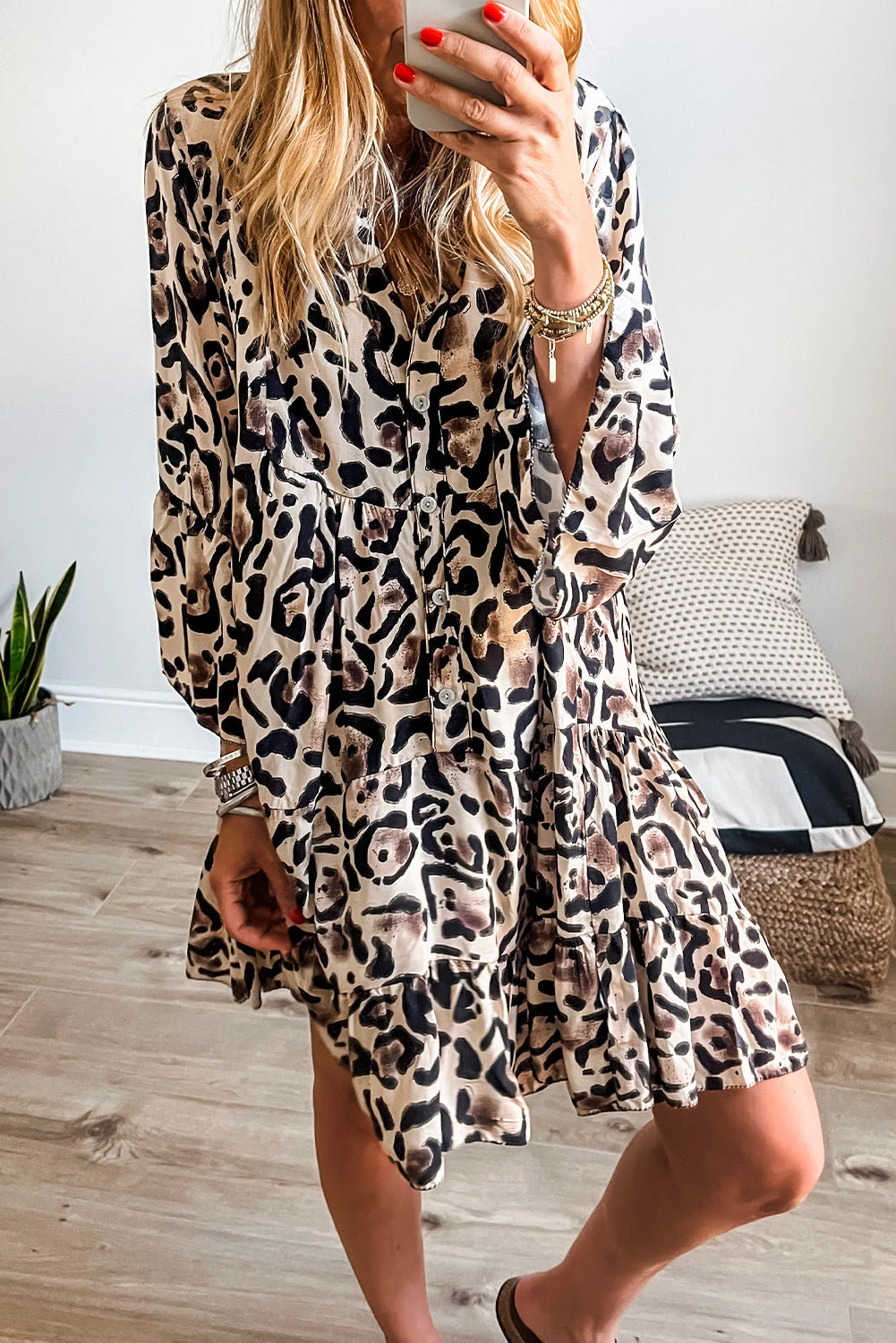 Robe femme léopard, à volants, à étages, boutonnée — noir