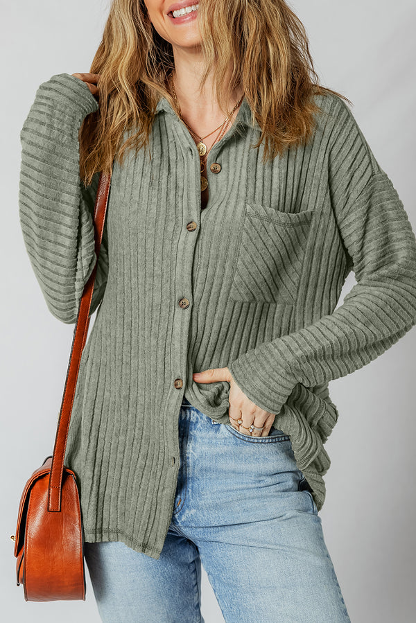 Pièce mode femme boutonnée, épaules tombantes, côtelé — vert