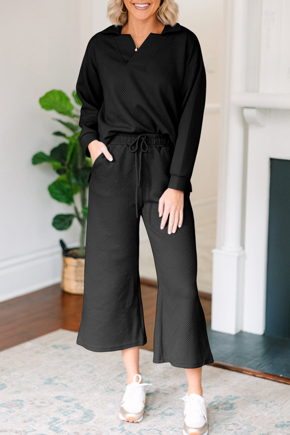 Pantalon femme col V, jambe large, uni — noir