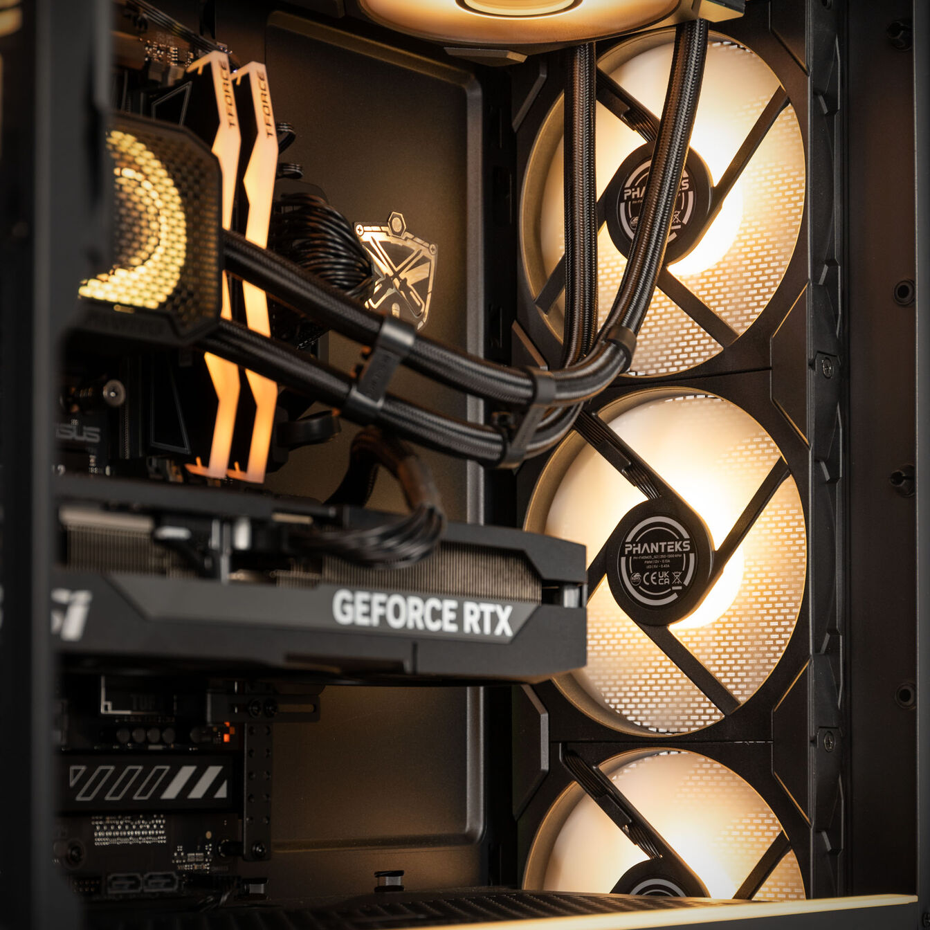 KingForge Gaming-PC Platin, AMD Ryzen 7 7800X3D, RTX 5070 Ti, Phanteks Eclipse G400A – Fertig-PC - King Mod Systems - vue 8