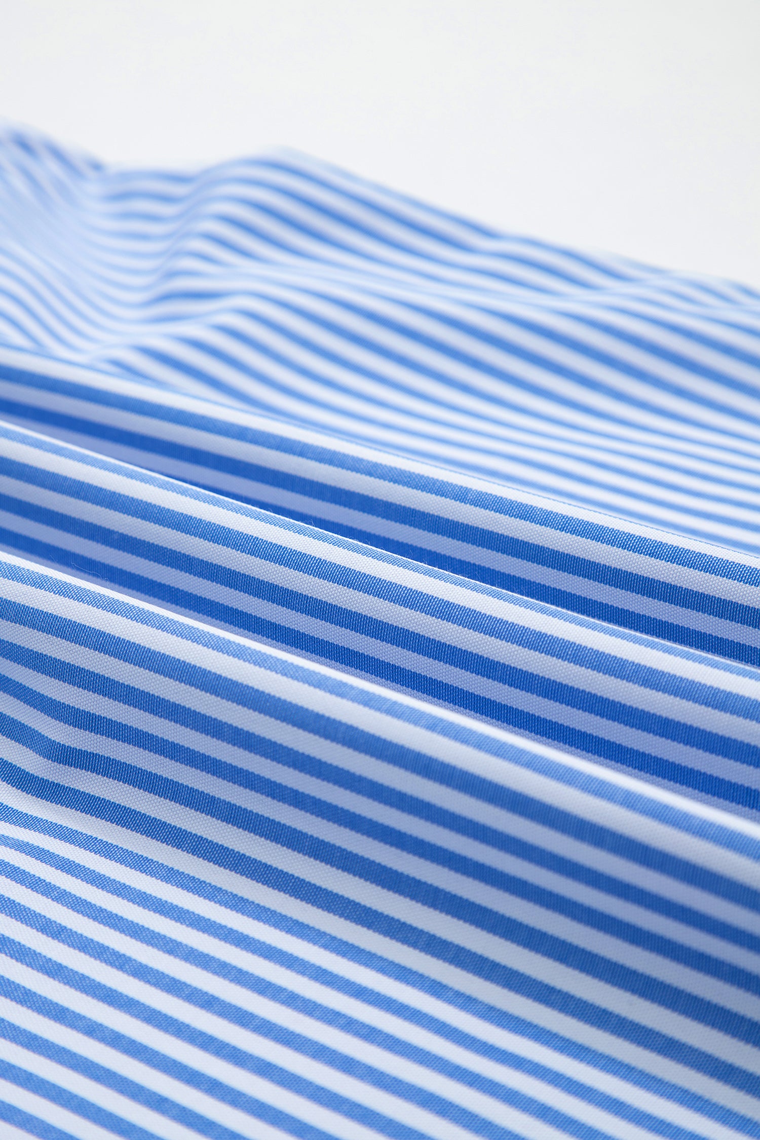 Blouse Manches Courtes Rayée Bleu Ciel Carré à Nœud & Volants — Style Urbain Chic