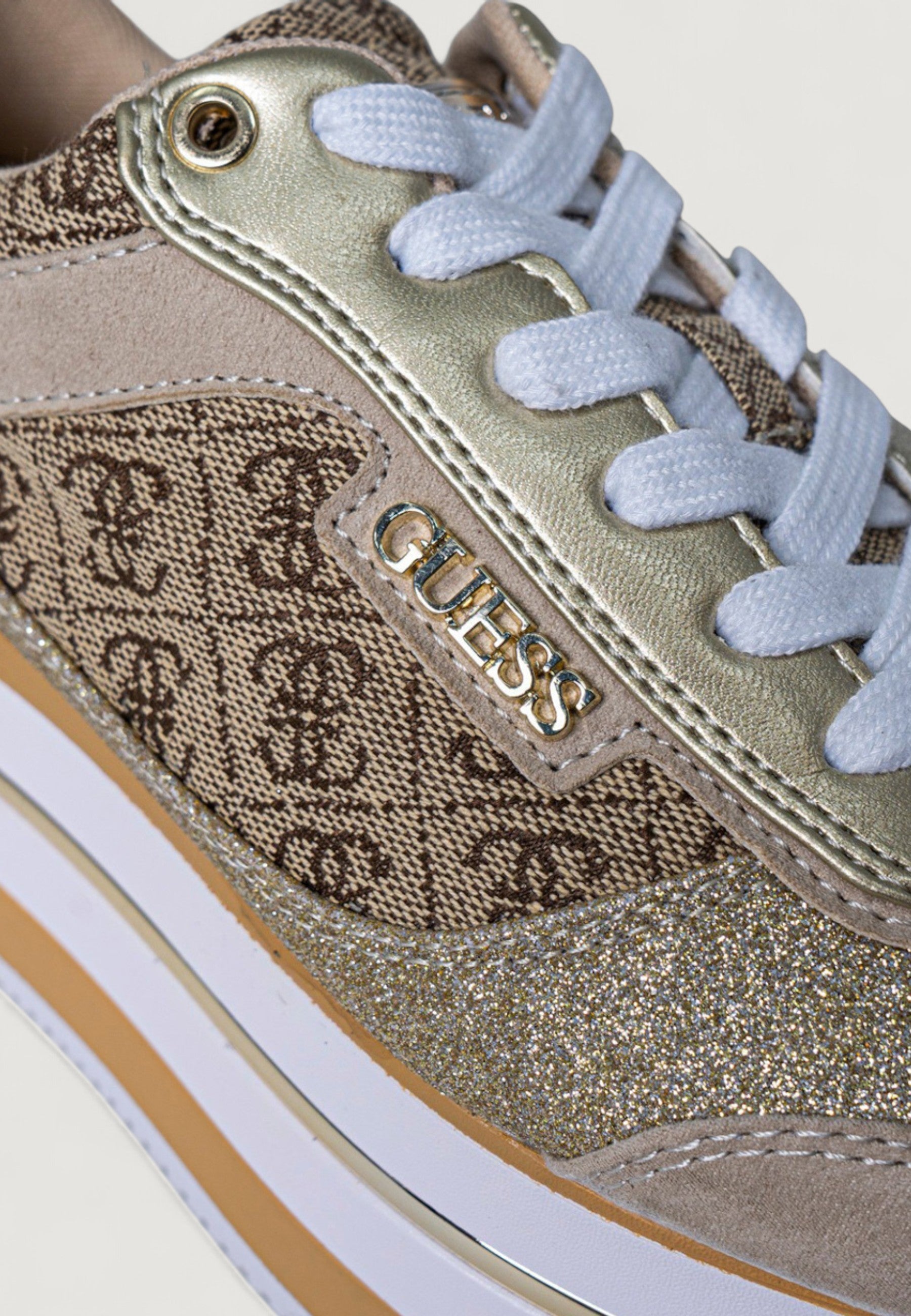 Guess Baskets femme — beige
