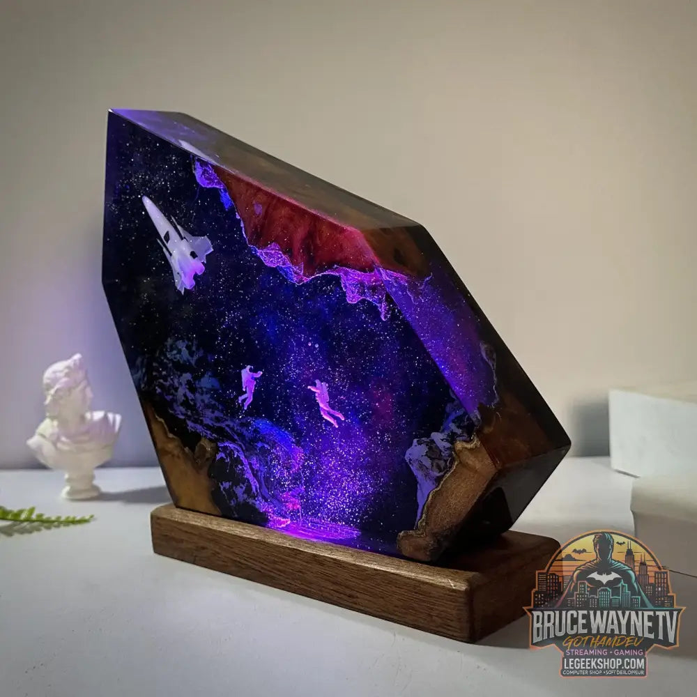 Sculpture Lumineuse en Résine Galaxie – Exploration des Étoiles pour Décoration de Bureau à Domicile – Œuvre d’Art